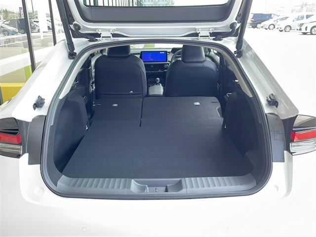 【シートアレンジ】乗せる人数、荷物によってシートアレンジは自由自在です！軽い力でシートを動かせます。開口部は低く、重い荷物もラクに積み下ろしできます。
