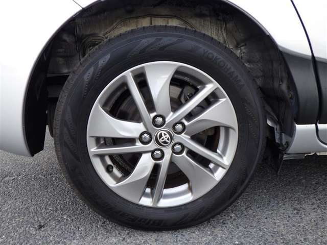 トヨタ認定中古車保証付！（1年間、距離無制限　HV車はHV保証付）　別途延長保証もご用意しております♪　ぜひ現車を確認にご来店ください