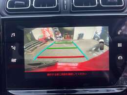 バックカメラを装備しておりますので安全にバックする事が可能になっております♪バックが苦手な方でも安心して駐車する事が出来ますよ♪画面もクリアで嬉しいですね♪