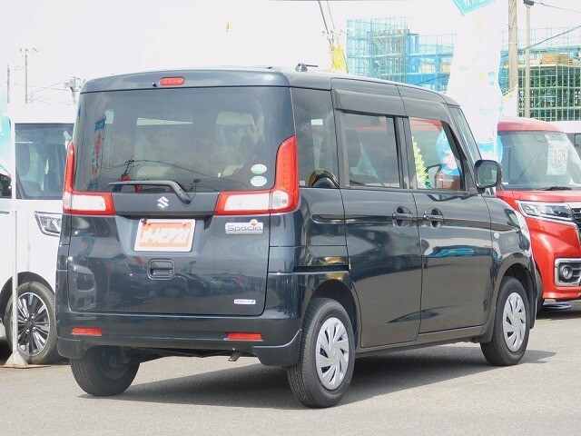 弊社は自動車（新車・中古車)の販売だけではなく、自社整備工場1カ所、鈑金工場2カ所を所有しております。