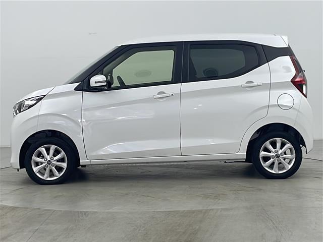 【左】当社基準による調査の結果、修復歴車と判断された車両は一部店舗を除き、販売を行なっておりません。万一、納車時に修復歴があった場合にはご契約の解除等に応じます。