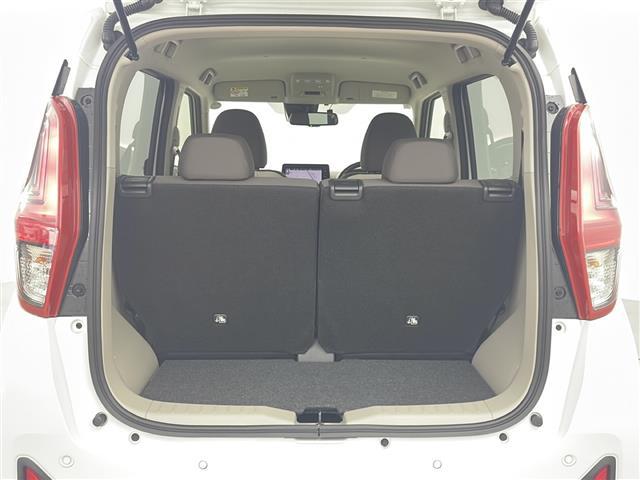 【トランク】積み込みやすくて、たっぷり積める荷室です。シートアレンジできるものは、乗車人数と荷物の量や大きさによってシートを動かすことができるので、より快適なドライブが可能です！