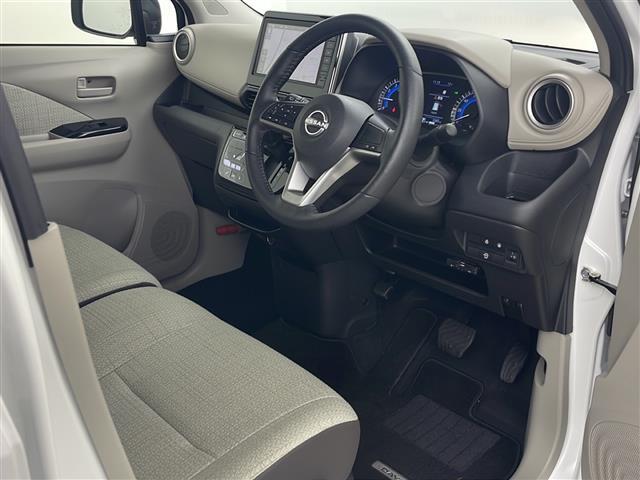 【インパネ全体】全方位で視界が広く、高い目線で運転もしやすいです！