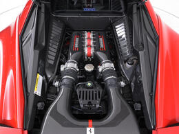 4.5L・V8自然吸気エンジンをリアミッドに搭載しております。