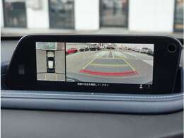 【360°ビューモニター】専用カメラにより上から見下ろしたような視点で360度クルマの周囲を確認することができます。駐車が苦手な方でも縦列駐車や幅寄せ時に活躍してくれます。