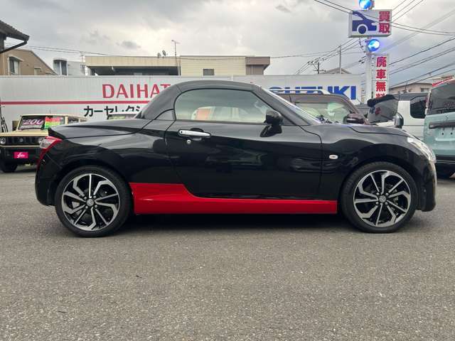 ガラスフィルムやシートカバーの取付け、ボディーコーティング、ヘッドライトコーティングなども販売取付け施工を低価格にてご提供いたします！ぜひご相談ください☆