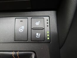 【シートベンチレーション】夏場は涼しい風でお尻や背中の熱やムレを防ぎ、冬はエアコンよりも早く温まってポカポカに！季節を問わず快適に過ごせます。