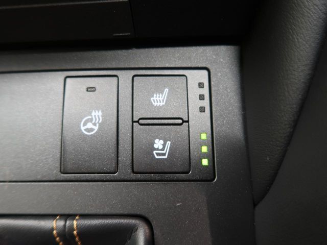 【シートベンチレーション】夏場は涼しい風でお尻や背中の熱やムレを防ぎ、冬はエアコンよりも早く温まってポカポカに！季節を問わず快適に過ごせます。