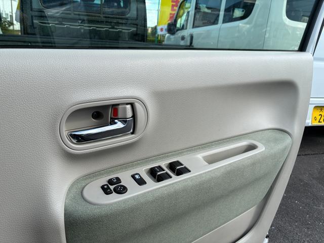 ［電動格納ミラー＆パワーウィンドースイッチ］室内から窓の操作もミラーの開閉も出来ますよ☆