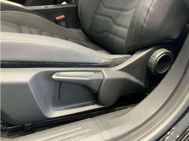 高品質な車両をご提供すること、保証体制はもちろん、何よりも、お客さまに安心と信頼を与えられる存在でなければなりません。そんな特別なスタッフになる、これが当社全スタッフの目標です。
