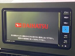 【純正ナビ】人気の純正ナビを装備。オーディオ機能も充実しており、Bluetooth接続すればお持ちのスマホやMP3プレイヤーの音楽を再生可能！毎日の運転がさらに楽しくなります！！