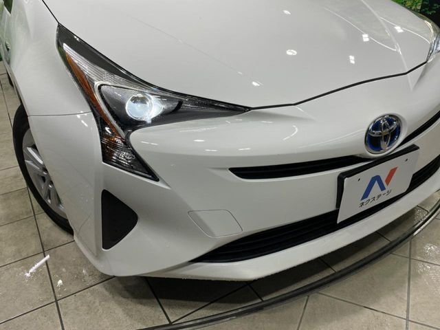 【LEDヘッドライト】悪天候や夜間走行時も良好な視界を確保し安心して運転できる高輝度LEDヘッドライトを装備！点灯速度が早く、消費電力も抑えられています。