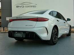 安全性にも抜かりはありません。パッシブセーフティには、フロント4つ、リア4つのチヨウ音波センサ-によって周囲の環境を検知し、万が一の衝突時にも車室内への影響を制御致します。