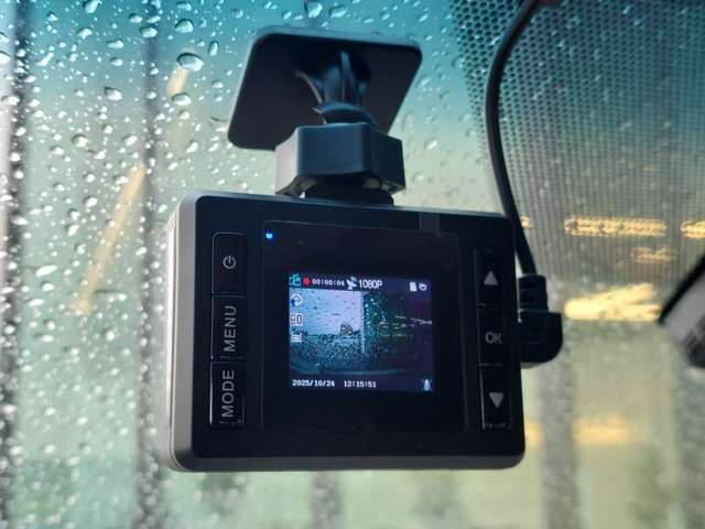 【ドライブレコーダー】映像・音声などの運転中の記録を残します。事故などを起こした起こされた時の証拠になりえますので、もしも時でも安心ですね。