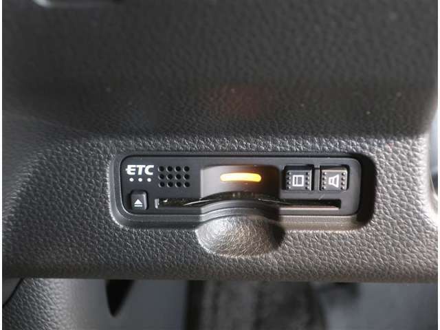 ETC車載器付きです。高速道路の料金所もスムーズに通過できます。