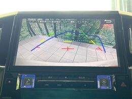 【バックカメラ】駐車時に後方がリアルタイム映像で確認できます。大型商業施設や立体駐車場での駐車時や、夜間のバック時に大活躍！運転スキルに関わらず、今や必須となった装備のひとつです！