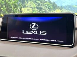 【12.3インチワイドナビ】高級感とインパクトのある大型ワイドナビを装備。各種オーディオ操作はもちろん、横長ワイド画面でのマップ2分割表示など、利便性も高いナビです♪