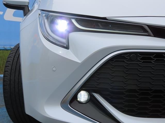 明るく省電力のLEDライトを印象的に配置！シャープなデザインで昼夜を問わず印象的な眼差しをアピールします！