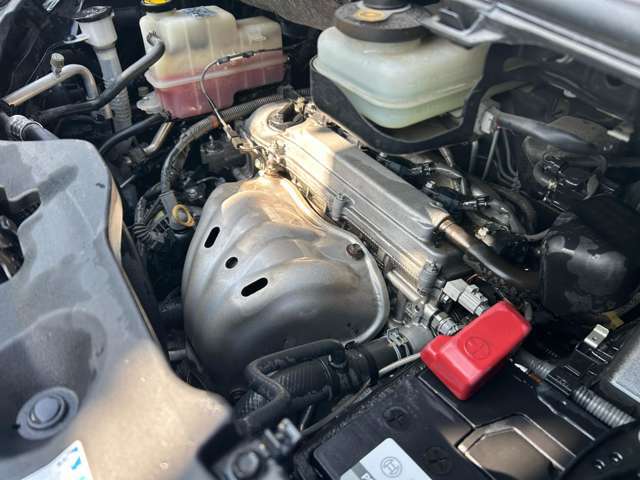 入庫時に提携の認証整備工場にて点検をし不具合のない状態で掲載しております。エンジン・足回り・電気系統等の機関に不具合はありません。もちろん警告灯の点灯やオイル漏れ、ATの不具合もありません。