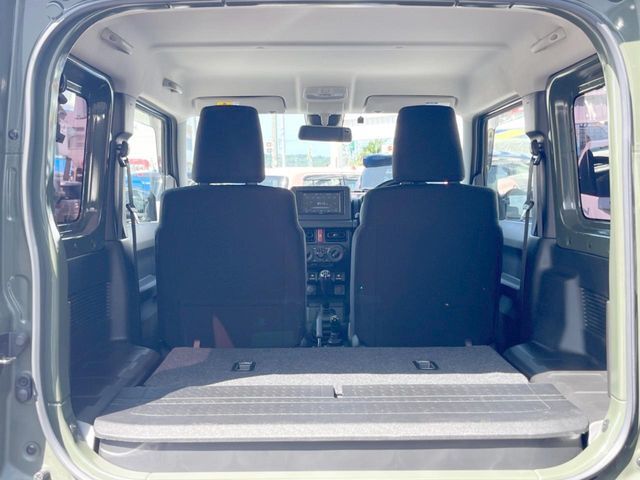 普段のお買い物や通勤、送迎等に十分な荷室スペースを確保しております。セカンドシートを倒すと、大きな荷物の積載も可能です♪