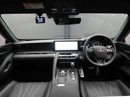 ★1オーナー＆禁煙車両★ブラックインテリア♪室内の匂いや汚れも御座いません♪今回のお車、状態の良さには、自信が御座います♪ご納車時には高温スチームを利用し、徹底的にクリーニング致します！
