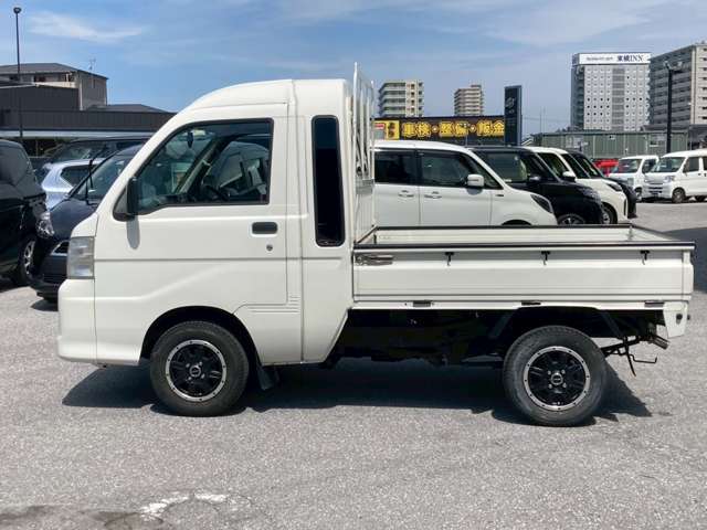 スリークロス滋賀店は自社の大型整備工場と提携しております！御購入後の修理・車検等のアフタフォローも充実です！