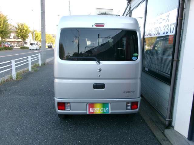 自社工場にオイルチェンジャー、ATチェンジャー、タイヤチェンジャーなども完備していますのでオイル、タイヤ交換などもお申し付けください。