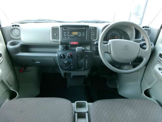 内装は、隅々まで丁寧にクリーニングしています。