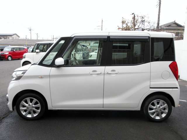 【カラー重視でお探しなら】黒・白・シルバーなど王道カラーはもちろん、昨今の流行であるアースカラーカーキグリーンやサンドベージュ、ビビッドカラーの赤・青・黄色・水色なども数多く取り揃えております！！