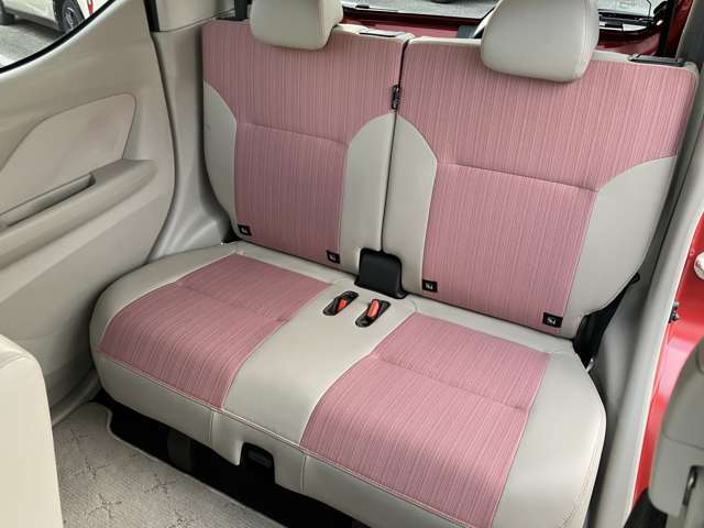 後席可倒式シート（5：5分割、リクライニング）