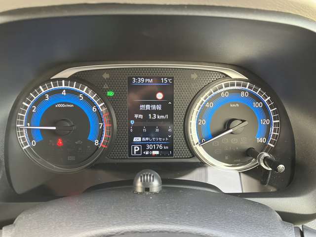 視認性のいい大型スピードメーター