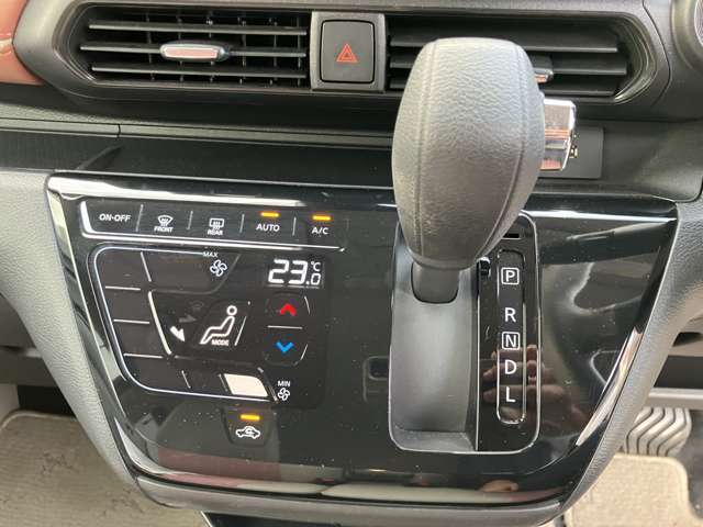 CVTを搭載していますので滑らかな走りと燃費も期待出来ます！