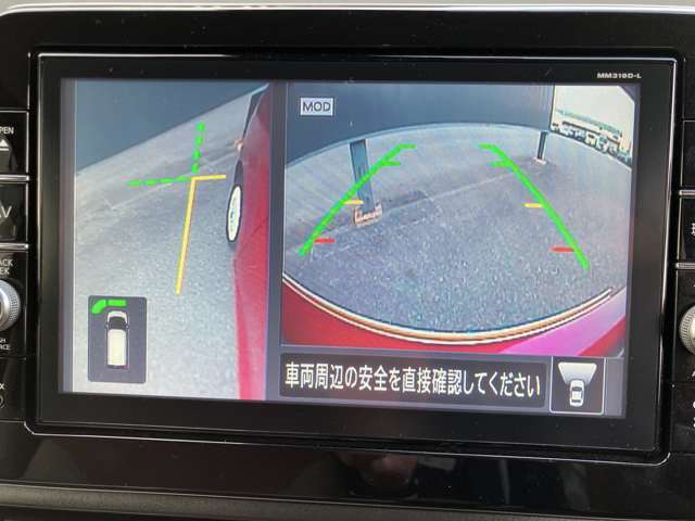アラウンドビューモニターは4方のカメラで真上から車を見たようにモニターで確認ができます。周辺の安全確認、小さなお子様や障害物も目視で確認できるので駐車のしやすさだけでなく、事故防止にも役立ちます。