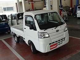 軽自動車専門店です。高年式、低走行、ワンオーナー車勢揃い！プロの大量一括仕入でコストダウンし、低価格を実現！！　まかせて安心。保険は損保ジャパン代理店。自社整備工場は近畿運輸局指定民間車検工場！！