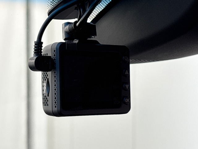 ドライブレコーダーフロント★万が一事故にあった場合でもその瞬間の映像を記録。また事故の時だけでなくドライブ風景なども録画しています！