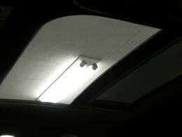 車内に光を取り入れ明るく開放的に演出するパノラミックガラススライディングルーフを採用！状況に応じてチルトアップ＆スライドの2パターンでご使用頂けます！！TEL：047-307-9933