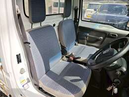 こちらの車両は外装再塗装してのお渡しになります。後ろの3方開ゲートは交換してのお渡しとなります