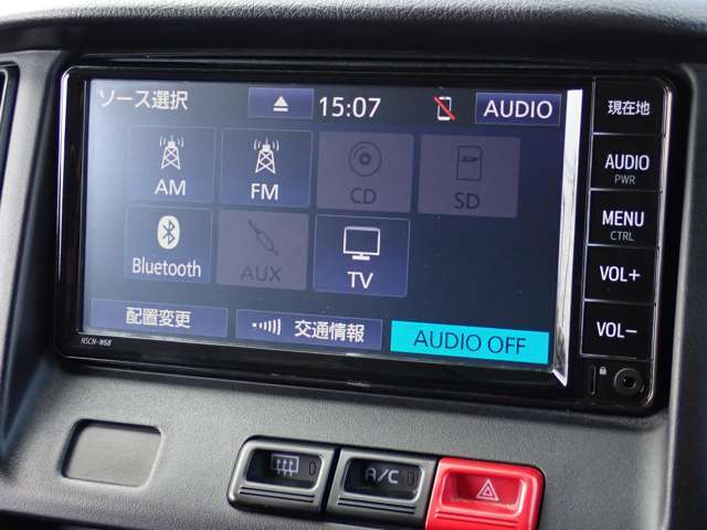 純正SDナビゲーション（NSCN-W68）が装備されています。ワンセグTV視聴＋CD再生が可能です。Bluetooth対応です。