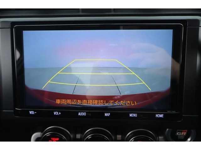 とっても使い易い純正SDメモリーナビ付きです。フルセグTV＋DVDが視聴できます。バックモニター付きです、ギヤーをリバースに入れると自動でナビ画面に後方の映像が映ります♪