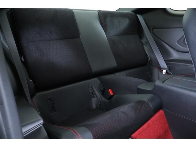 特に使用感の少ないリヤシート！ヘタリやキズ等ございません。