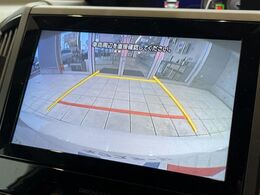【バックカメラ】駐車時に後方がリアルタイム映像で確認できます。大型商業施設や立体駐車場での駐車時や、夜間のバック時に大活躍！運転スキルに関わらず、今や必須となった装備のひとつです！