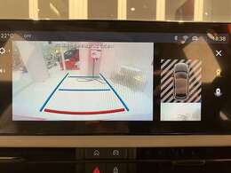 【バックカメラ】運転席から画面上で安全確認ができます。駐車が苦手な方にもオススメな便利機能です。