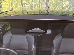 【トヨタセーフティセンス】走行中に前方の車両等を認識し、衝突しそうな時は警報とブレーキで衝突回避と被害軽減をアシスト。より安全にドライブをお楽しみいただけます。