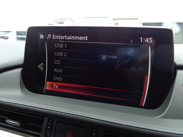 オーディオはCD・DVDプレーヤー、地デジ（フルセグ）にUSBオーディオ、Bluetoothオーディオにも対応しています。