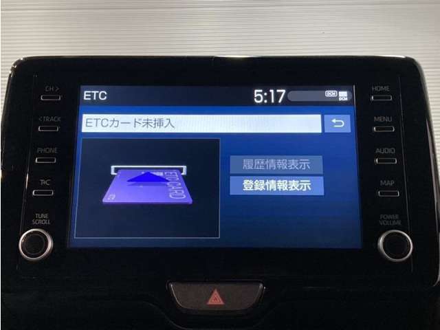 ディスプレイオーディオ連動のETC付きです。高速道路料金所での小銭の出し入れや雨天時における窓の開け閉めなどの煩わしさが解消できます。料金所の通過もスムーズで快適ですよ。