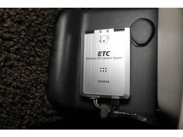ETC車載器を装備。　高速道路の料金所の通過がスムーズです。