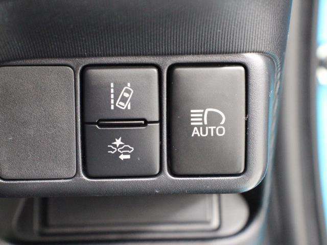 プリクラッシュセーフティシステム、レーンディパーチャーアラート、オートマチックハイビームをパッケージ化した「Toyota Safety Sense C」を装備しています。