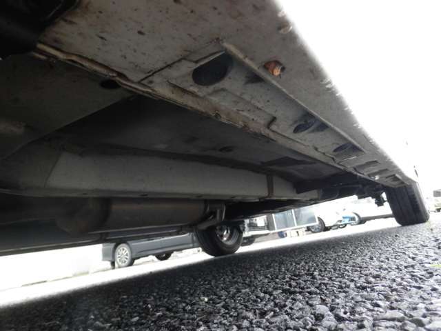 下回りもご覧の通り綺麗な状態です。もちろんご納車前に入念な点検をさせて頂きます。