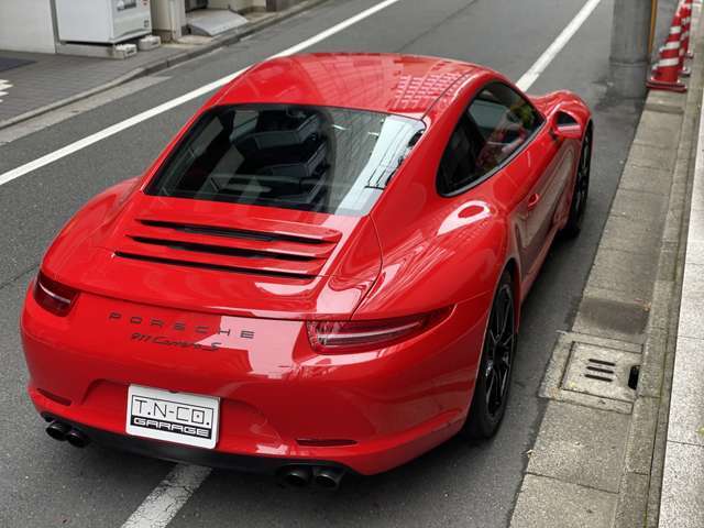 真っ赤なポルシェ♪コンパクト、軽量、軽快、ポルシェを着るって言葉が似合う最後の911ではないでしょうか。