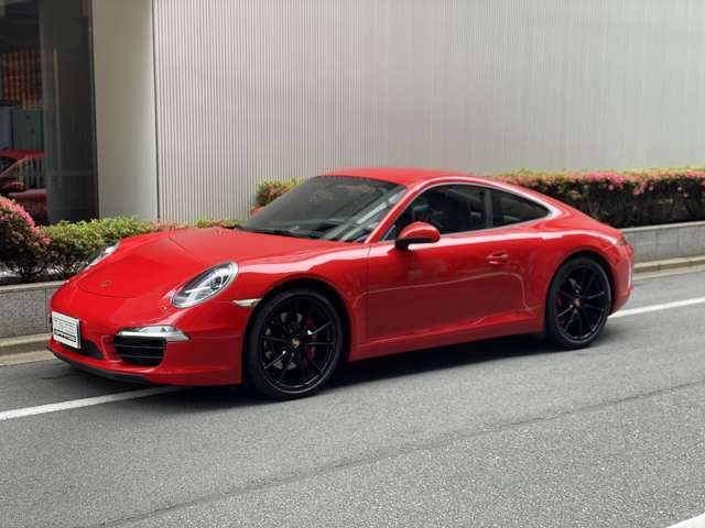 真っ赤なポルシェ♪コンパクト、軽量、軽快、ポルシェを着るって言葉が似合う最後の911ではないでしょうか。